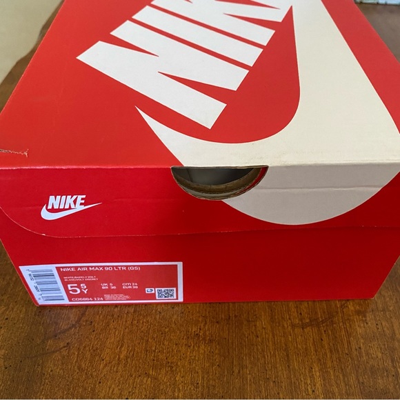 Nike Air Max 90 LTR GS (NEW IN BOX) Low Top Sneaker (Size: 5.5 Youth) Shoes - Picture 11 of 13